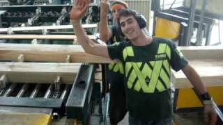 preview picture of video 'Trabajo en la Carpinteria [TUMU Timbers] - New Zealand'