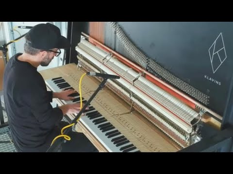 vaghy - Lonely (Live on Klavins M450i)