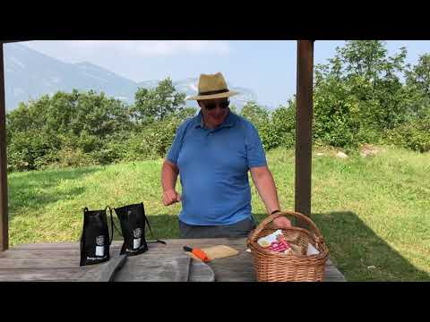 Wine tour in Italy close to Garda Lake with picnic and six wines to try as you walk in vineyards.