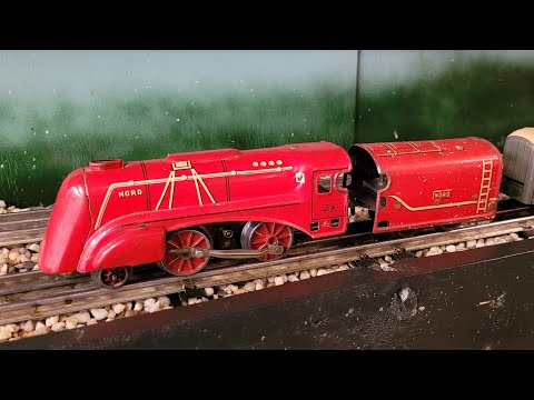 Smallest JEP electric streamline steam locomotive 0 gauge