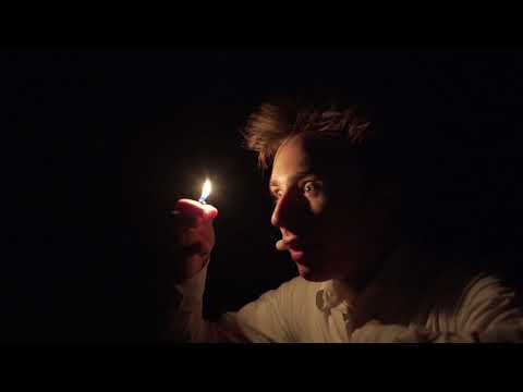 Une Vie sur mesure joué par Axel Auriant-Blot, actuellement au Théâtre Tristan Bernard.