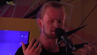 Richard Stirton performs Call it Luck