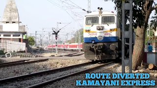 preview picture of video 'Route Diverted + Changed Terminal For Kamayani Express As It Curves Through Manduadih!!'