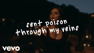 Kadr z teledysku Hear Me Out tekst piosenki Maggie Lindemann