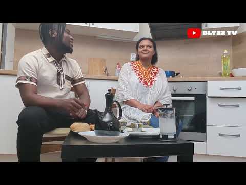 LEARNING HOW TO COOK ETHIOPIAN FIRFIR FROM AN ETHIOPIAN 🇪🇹#blyzztv #food #ethiopia #babaafrica