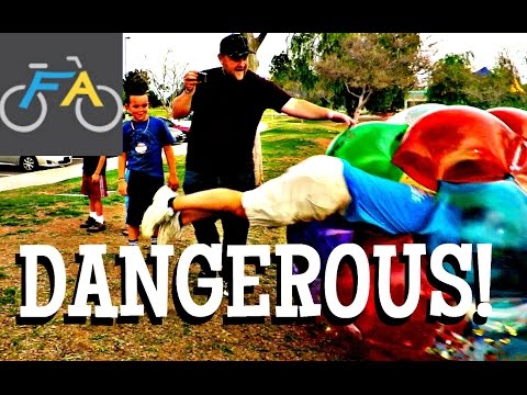 BIG BOUNCY BALLSで遊ぼう! (Playing with BIG BOUNCY BALLS!)