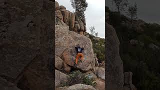 Video thumbnail of Placa del Diedro, 6A. La Pedriza