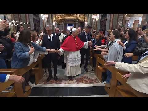 Salut aux malades et vénération des reliques de St Bartolo Longo, fondateur du sanctuaire de Pompéi