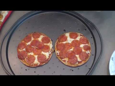 download lagu mp3 mp4 Pizza Pan Pita, download lagu Pizza Pan Pita gratis, unduh video klip Pizza Pan Pita