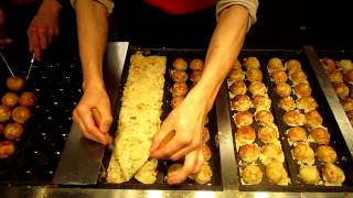 preview picture of video 'Cooking Demo of Octopus Balls (Takoyaki)'