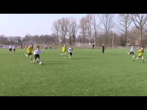 Dalibor Veleski Alcmaria Victrix E4    FC Uitgeest E3 1ste helft1