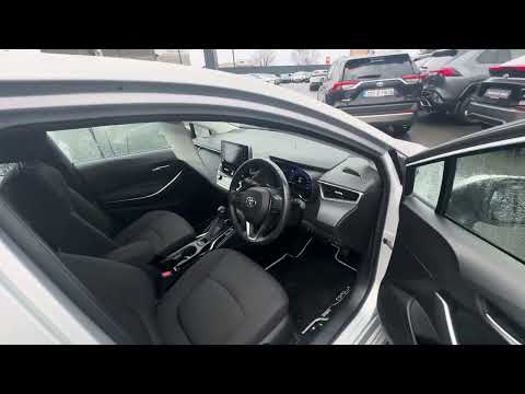 Toyota Corolla 1.8 Hybrid Luna Saloon 4dr - Image 2