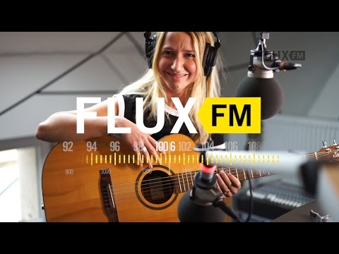 Hanna Leess - "Playing Pretend" live @FluxFM