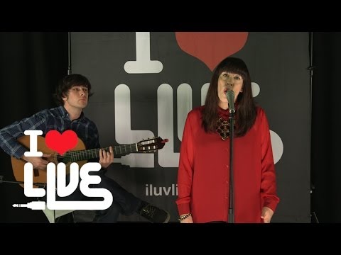Lizzie Nightingale 'What's So Different' | #ILLACOUSTIC