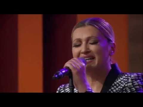 Nina Badric i Maya Sar - Korake ti znam - LIVE