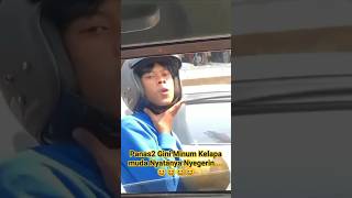 Download lagu Siang siang minum Kelapa Muda nyatanya Nyegerin.. 😀😀 #lucu #viral #kocak #shorts #videoshort mp3