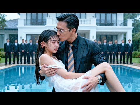 Betrayed by scumbag, CEO shields her tight. Addicted to her warmth, he holds her gently！