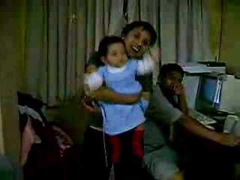 mariel  bailando al ritmo de yola