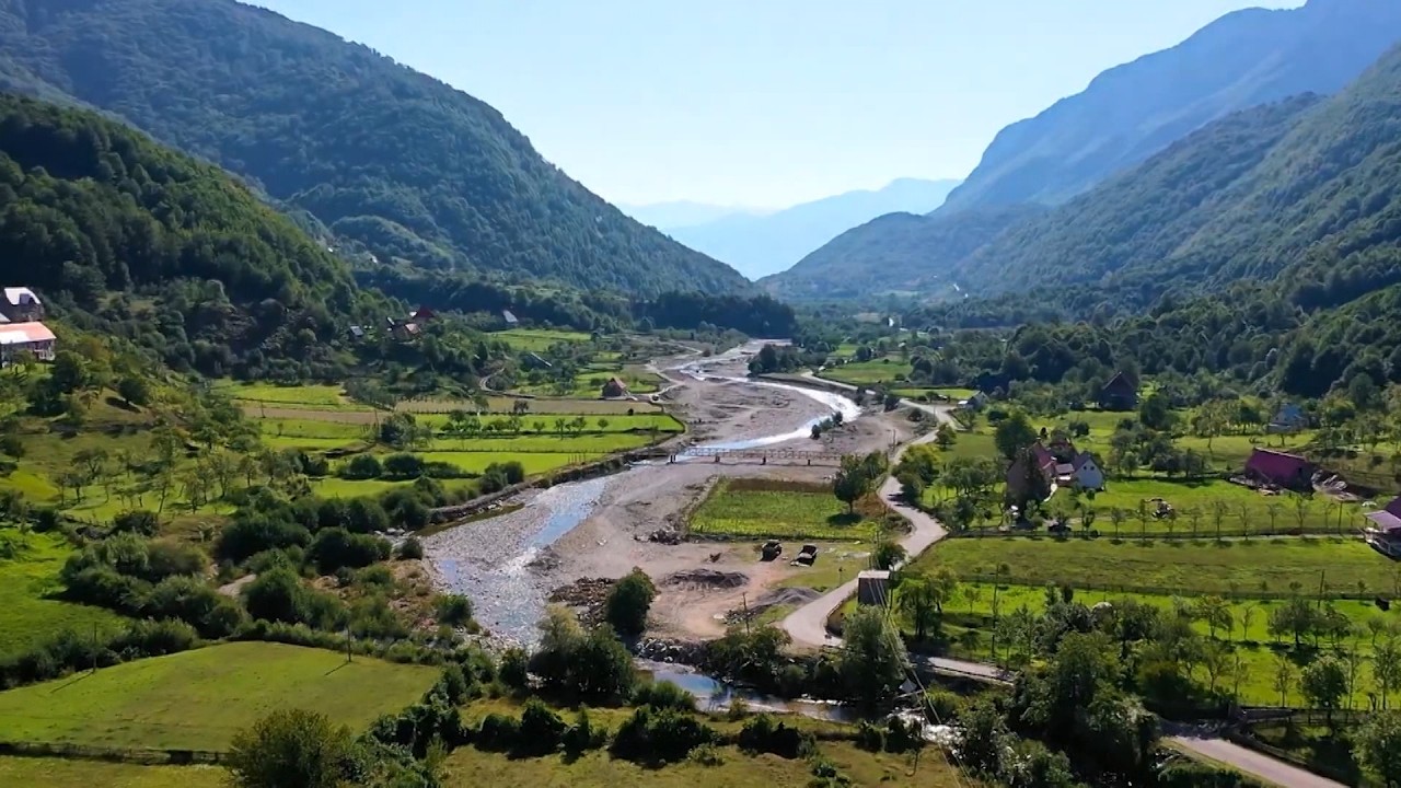 Turizmi, sfidë fuqia punëtore/Bizneset mbështeten tek familjarët dhe të huajt