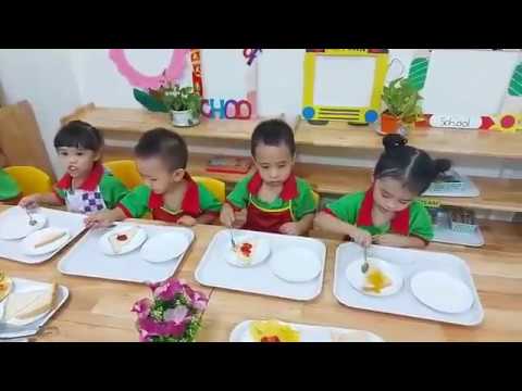 lop-bambi-4-lam-mon-sandwich-trai-cay