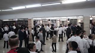 הקפות שניות בהיכל ישיבת "תפארת ישראל" בירושלים - חול המועד סוכות פ"ב
