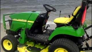 preview picture of video 'John Deere 2305 Tractor On the beach'