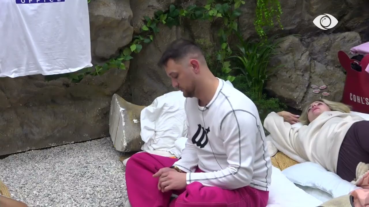 Fjalët mbaji në gojën tënde, jo timen! Bukuroshe/ Selin debaton me Livian: Me mua ule zërin