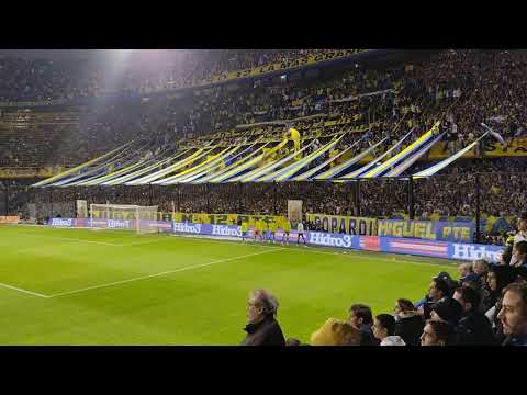 "Cuando vas a la cancha, vas con el patrullero" Barra: La 12 • Club: Boca Juniors