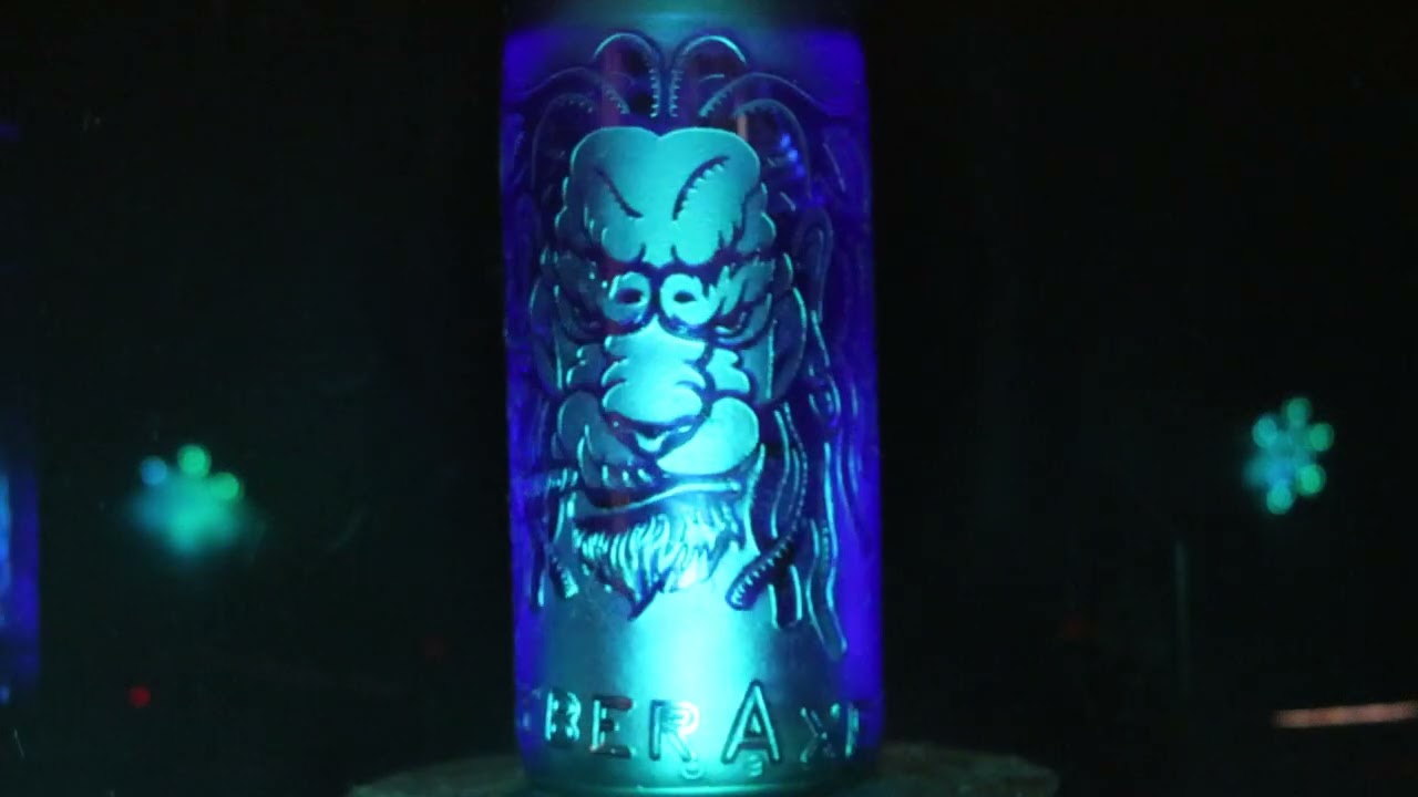 Video: CyberAxe Custom Lion - Glass Art - 4k
