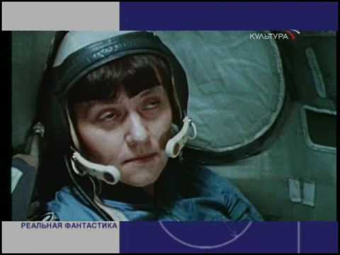 Мне жарко мем. Добрался до компьютера. Сауна прикол. Космонавт людмила 1961. Я мягкая и пушистая.