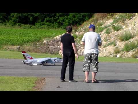 F 8-J Crusader rc turbina.