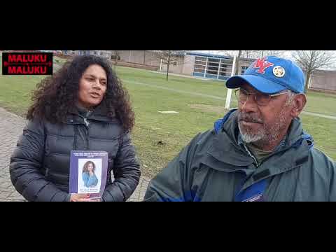 José Imlabla in Kamp Vught op verkiezingscampagne  ontmoet kind van KNIL Ambonees