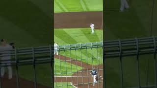 日本シリーズ山本由伸の一球にサンタナの豪快な空振り三振