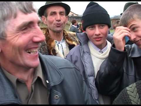 Ciocnitul oualor in ziua de Pasti la Manastirea Humorului. Traditii din Bucovina