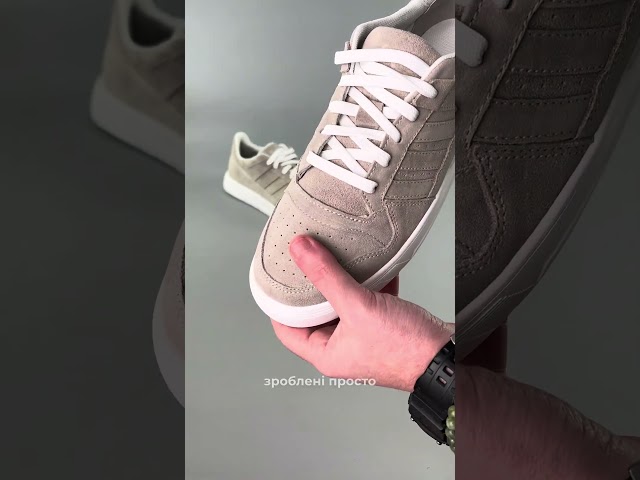 Чоботи жіночі шкіряні байка хутро 592641 Чорний Кеди чоловічі замшеві 591345 Бежеві