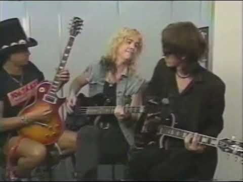 Slash, Izzy and Duff playing The Godfather theme - Rock In Rio in 1991