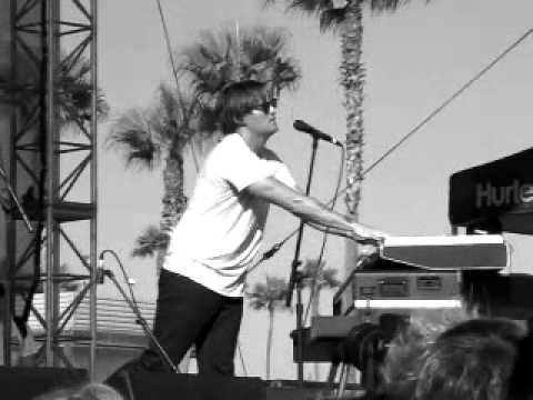 Cold War Kids: Mexican Dogs