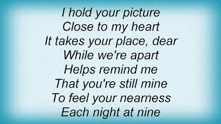 Willie Nelson - Each Night At Nine Lyrics