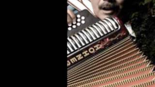 Laura Leon y Celso Piña - Por mas que vueles muy alto