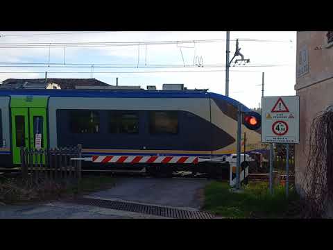 Passaggio a livello Nizza Monferrato (AT) Strada Ponteverde - Level crossing - Spoorwegovergang