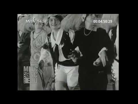 Vincent Lopez and His Orchestra - Doin' The New Low Down (1928 film)