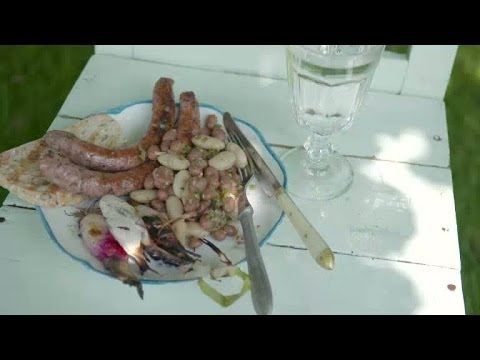 Mitt kök: Grillad salsiccia med vitlöksdoftande bönsallad - TV4