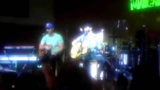 Chuck Wicks performing Salt Life