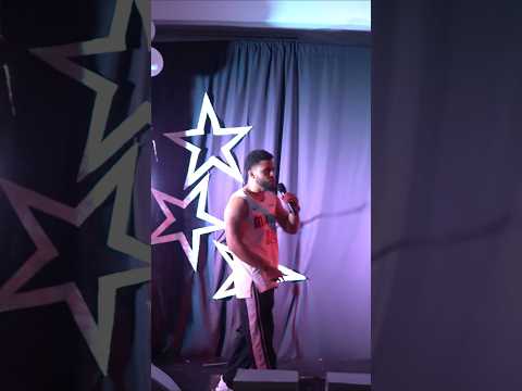 AB Kingz cantando "No Se" en vivo