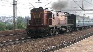 preview picture of video 'BLAST FROM THE PAST: Sep 2003: 6529 Udyan Express'