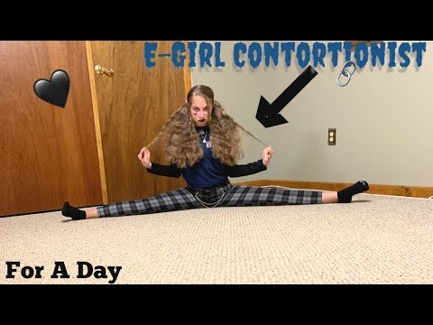 Contortionist Turns into A E-Girl for A Day