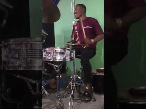 Best African drum 🥁rep(Adowa) can’t believe my eyes playing with hi hat open 😜#syntifikgh