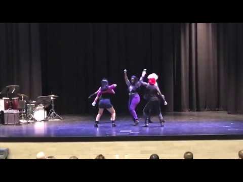 RoseGold Peekaboo Concert Performance