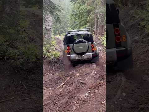 🚙 2025 Land Rover Defender 110 Conquers Muddy Hill | Traction Control OFF!