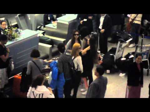 [FC] 101211 F(x) at TanSonNhat Airport [part1]